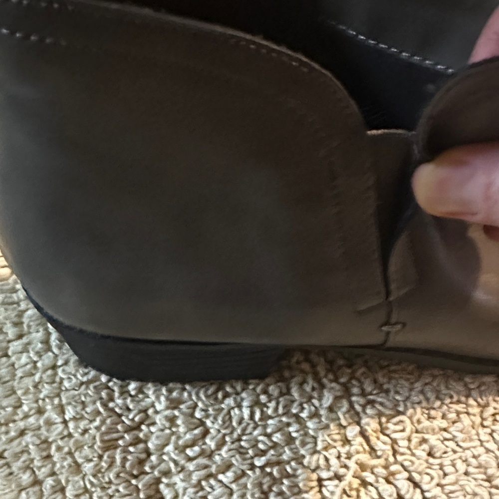 AMERICAN RAY Elegant Gray Ankle Boots - Picture 2 of 9